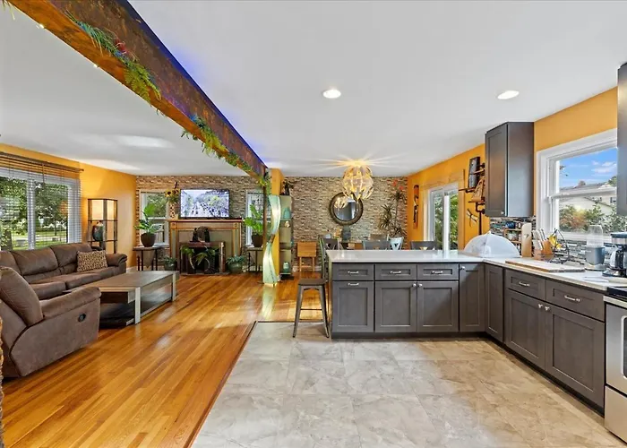 Charming 3 Bedroom House In A Quiet Neighborhood * Columbus