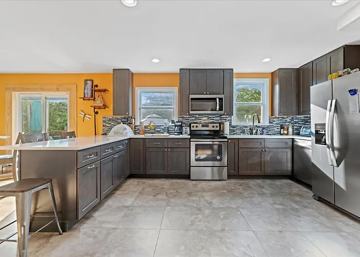 Charming 3 Bedroom House In A Quiet Neighborhood Holiday home *