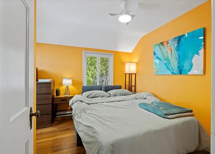 Charming 3 Bedroom House In A Quiet Neighborhood Holiday home *