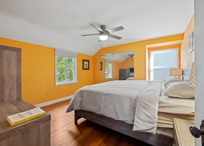 Charming 3 Bedroom House In A Quiet Neighborhood Holiday home *