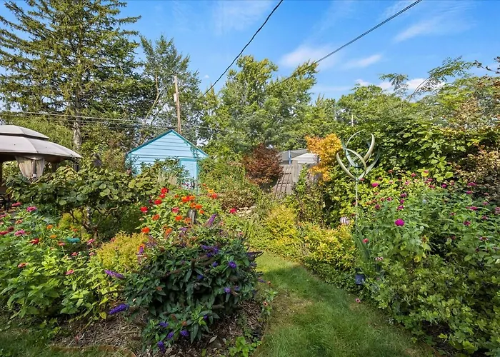 Charming 3 Bedroom House In A Quiet Neighborhood * Columbus