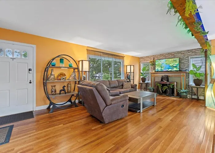 Charming 3 Bedroom House In A Quiet Neighborhood Columbus