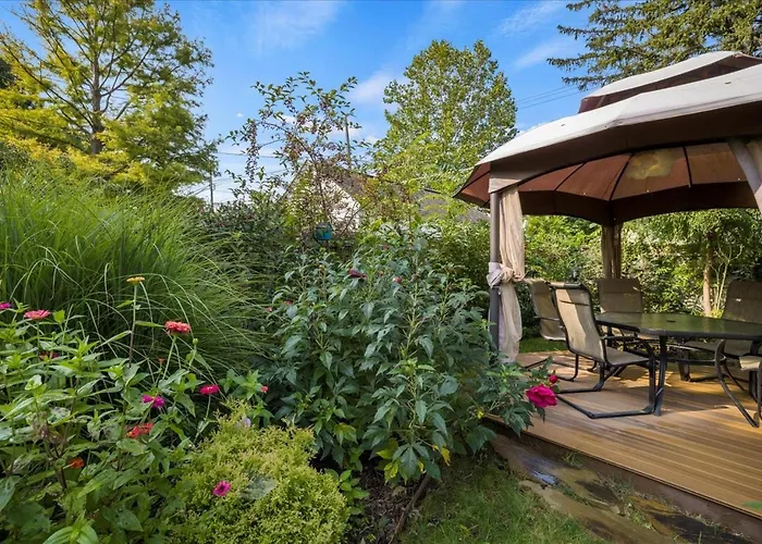 Charming 3 Bedroom House In A Quiet Neighborhood * Columbus