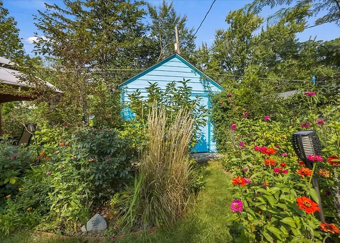 Charming 3 Bedroom House In A Quiet Neighborhood
