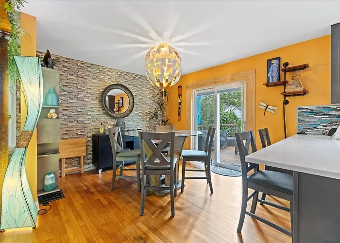 Charming 3 Bedroom House In A Quiet Neighborhood Holiday home *