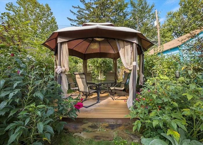 Charming 3 Bedroom House In A Quiet Neighborhood Holiday home *